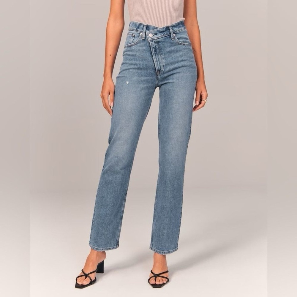 Abercrombie & Fitch Curve Love 90’s Straight Ultra High Rise Crossover Waistband